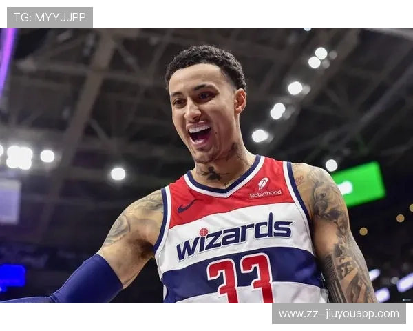 奇才库兹马突破分球找到外线机会稳稳命中